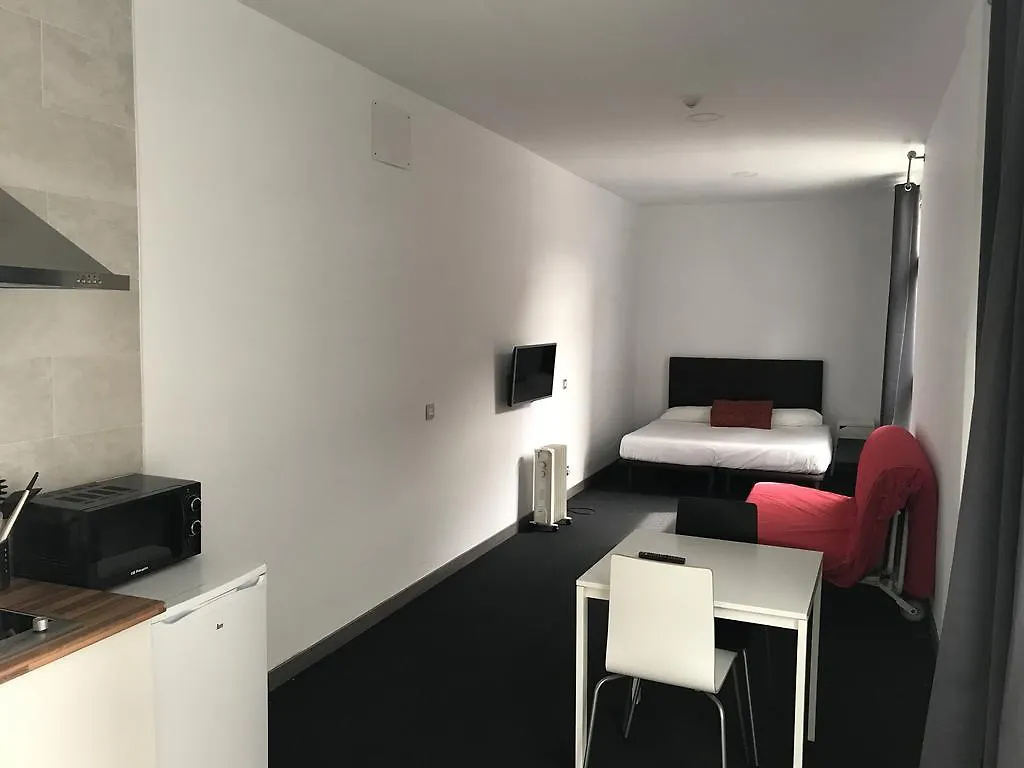 Room And Kitchen Bilbao Spagna